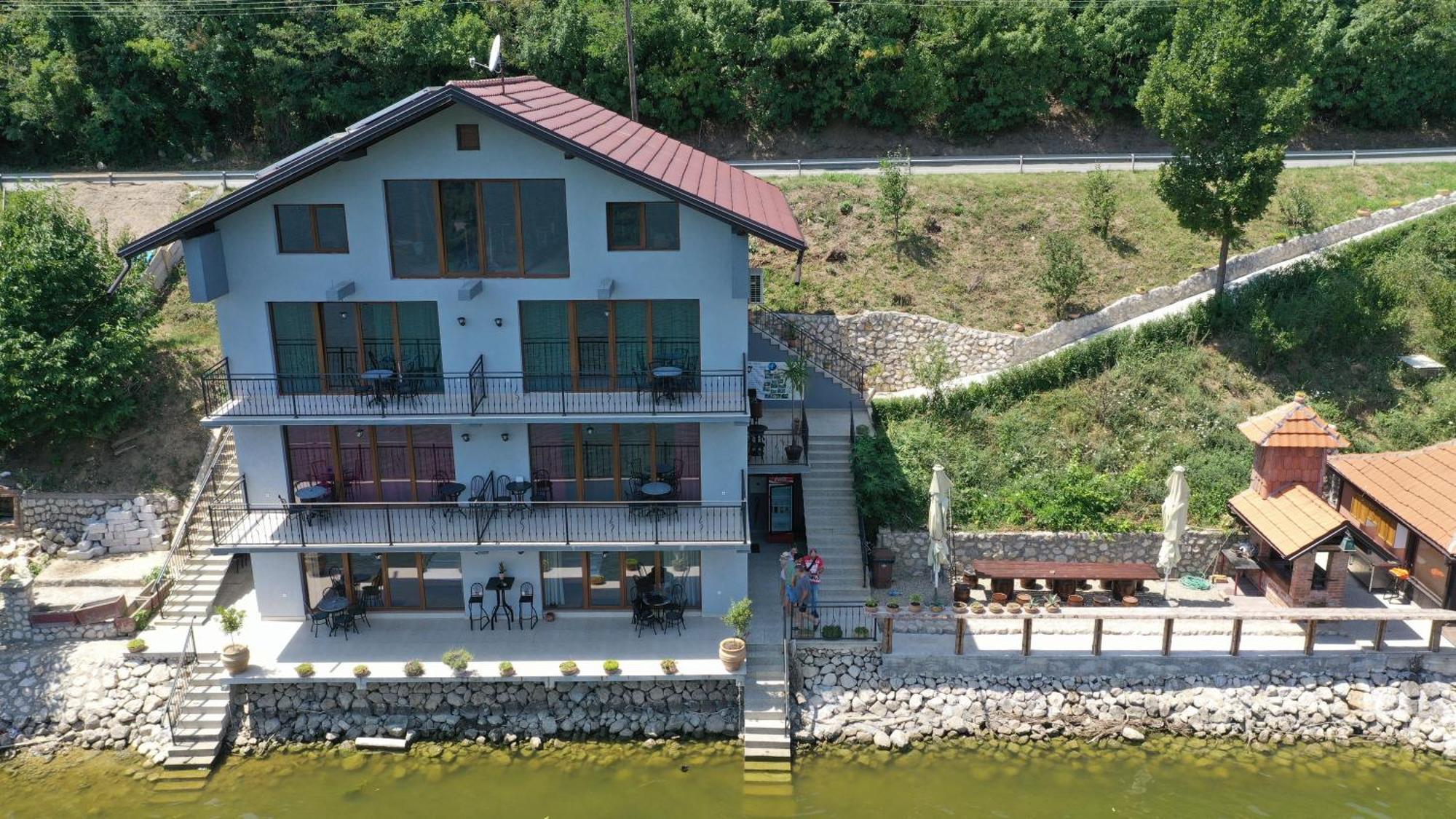 Dunavska Vila Milosavljevic Donji Milanovac Exterior foto